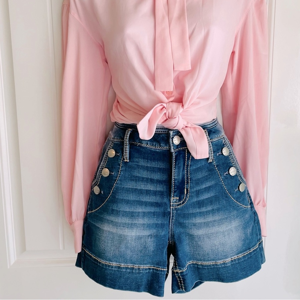 Miss Me Button 9” Rise Blue Jean Shorts Sz 27 NWT